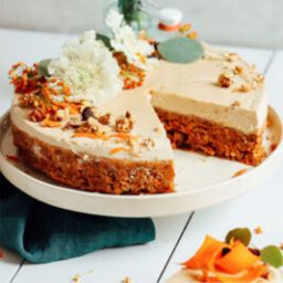 raw-carrot-cake-with-vegan-cream-cheese-frosting
